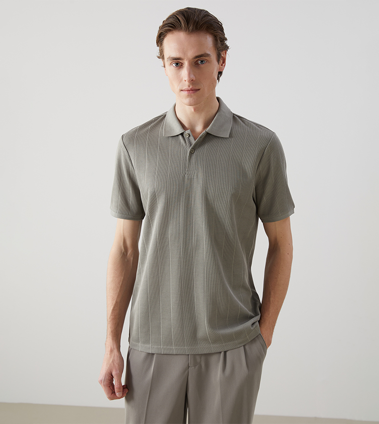 تيشيرت بولو بأكمام قصيرة 