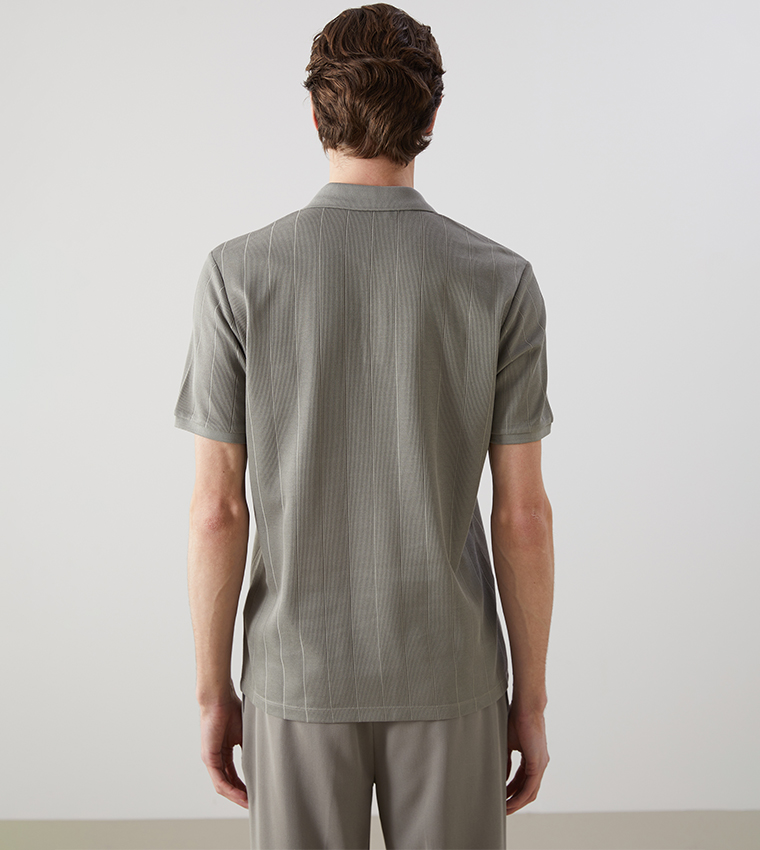 تيشيرت بولو بأكمام قصيرة 