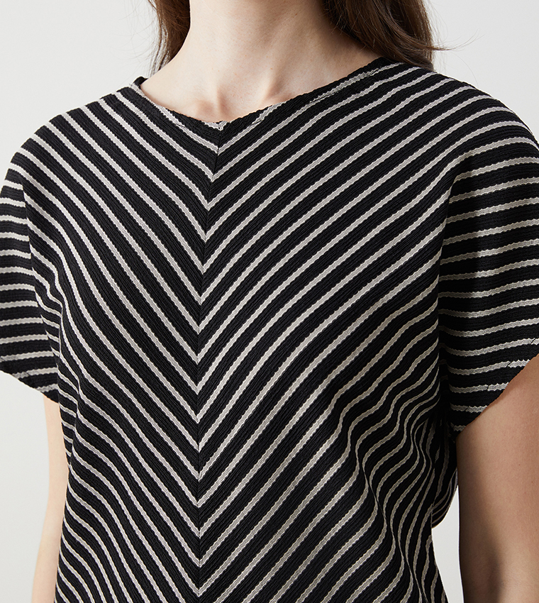 Patterned Extended Sleeves Top