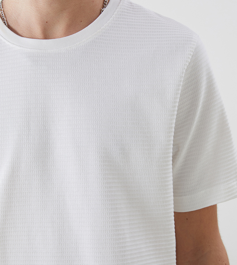 تيشيرت كاجوال بياقة دائرية 