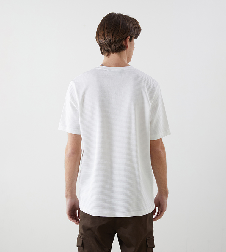 تيشيرت كاجوال بياقة دائرية 