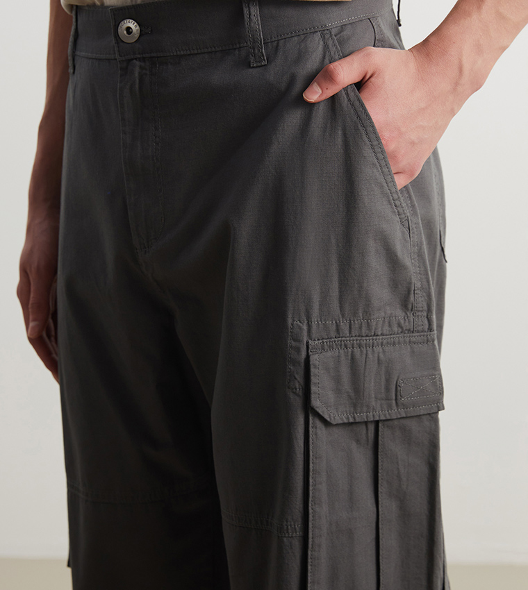 Mid-Rise Relaxed Fit Cargo Trousers
