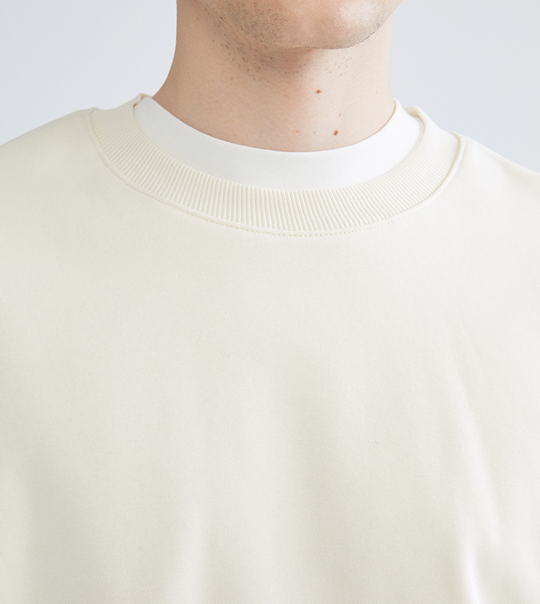 سويتشيرت سادة برقبة مستديرة