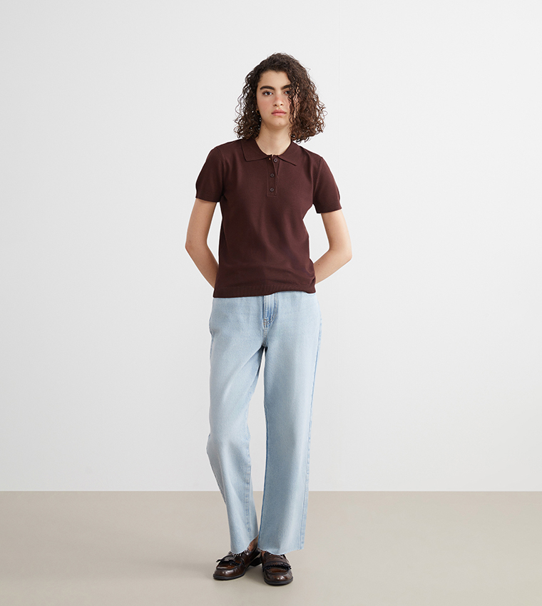 جينز مغسول بقصة مستقيمة 