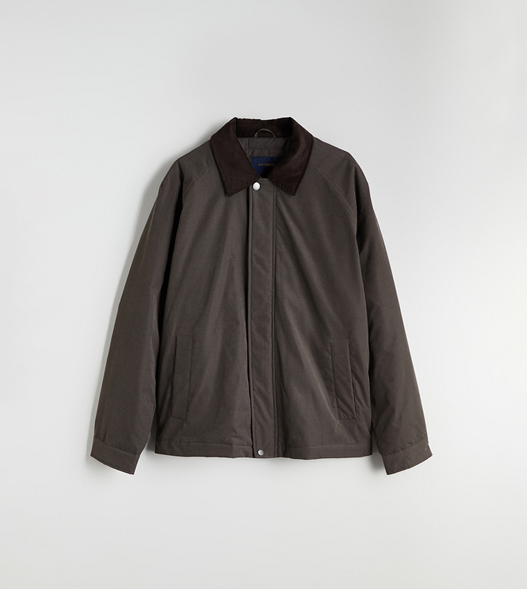 جاكيت بياقة متباينة 