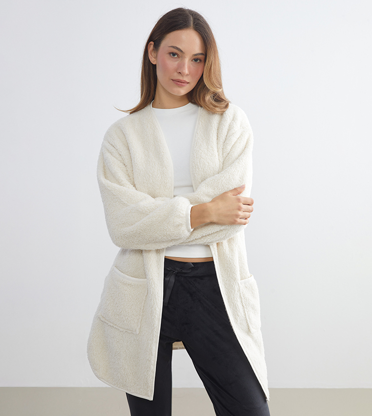 روب ناعم بأكمام طويلة بياقة شال