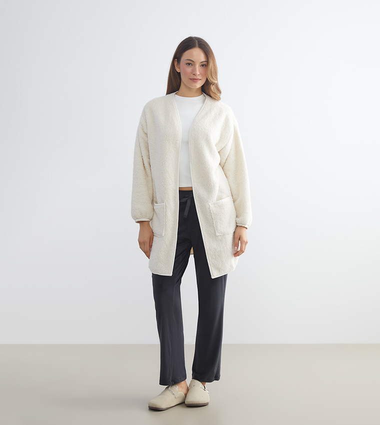 روب ناعم بأكمام طويلة بياقة شال