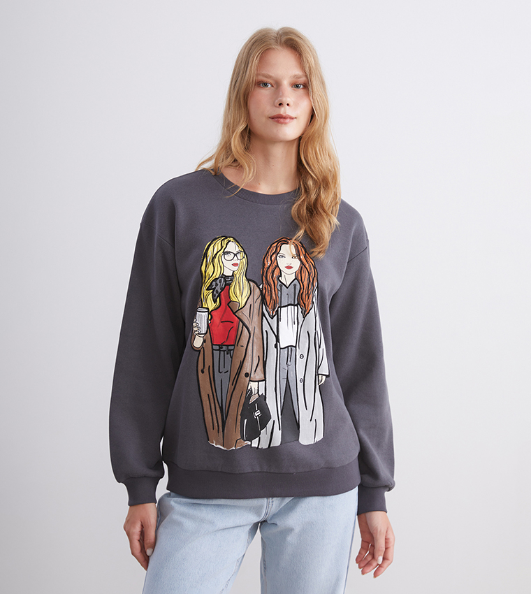 سويتشيرت اوفرسايز نسائي بطبعة كم طويل