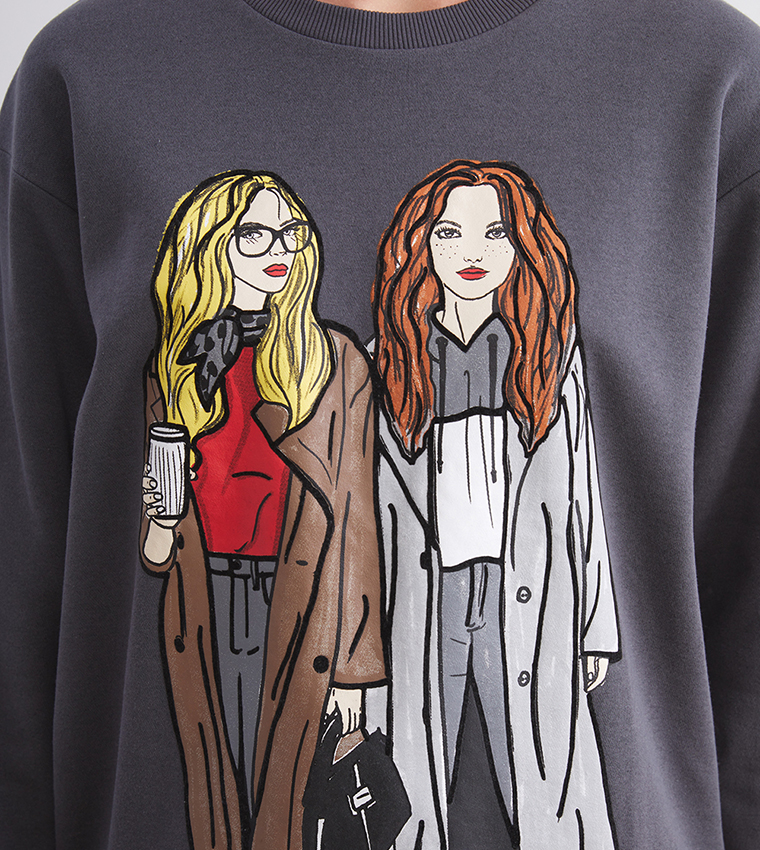 سويتشيرت اوفرسايز نسائي بطبعة كم طويل