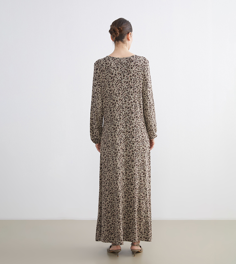 فستان ماكسي بياقة مستديرة