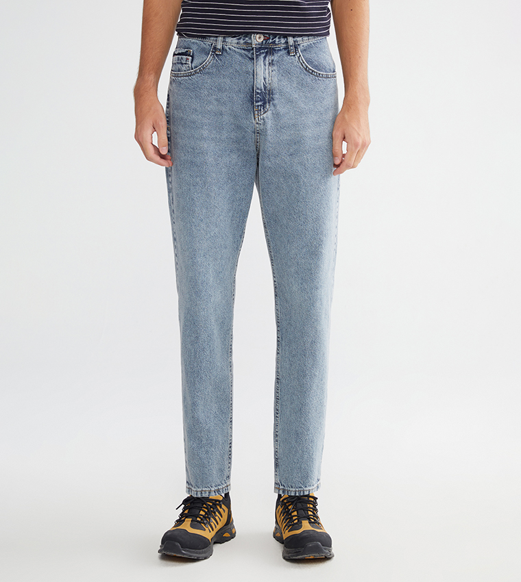 700 Washed Straight Fit Jeans