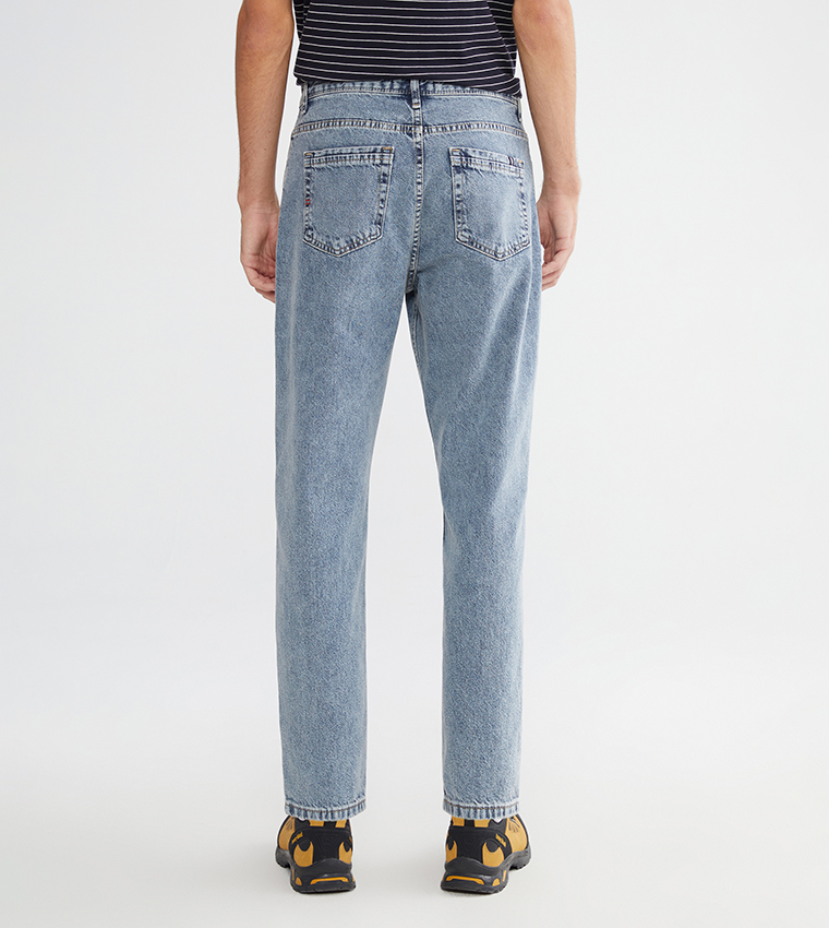 700 Washed Straight Fit Jeans