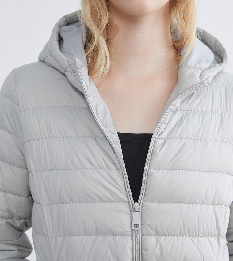 جاكيت مبطن بأكمام طويلة مع هودي