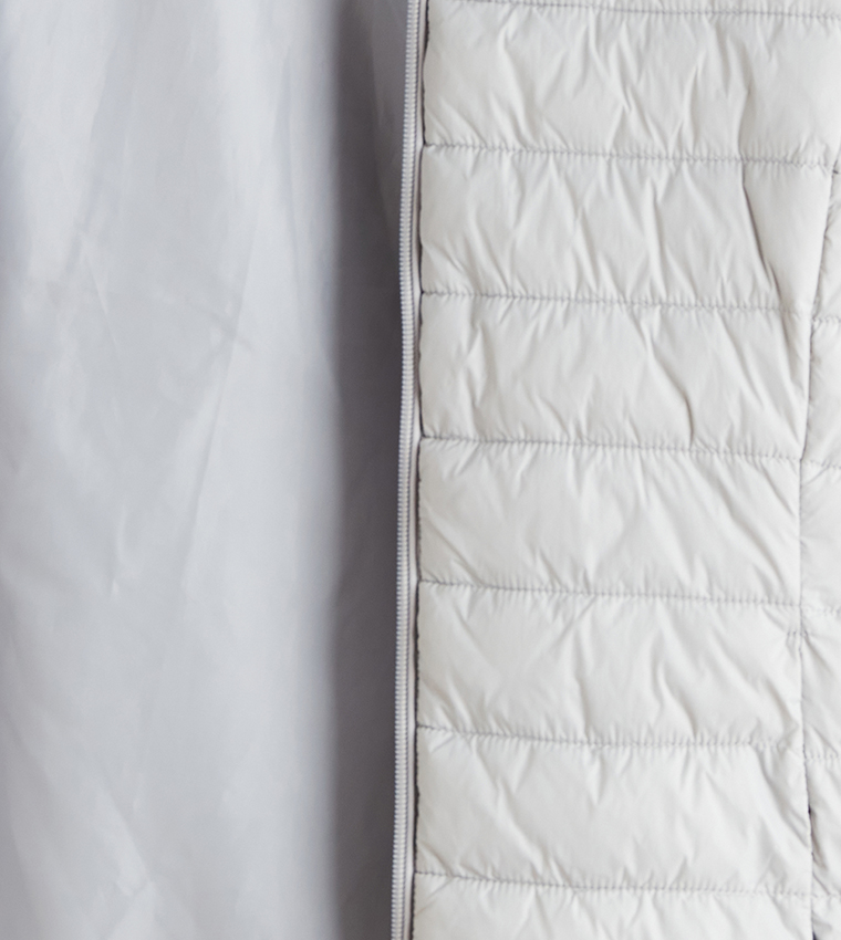 جاكيت مبطن بأكمام طويلة مع هودي