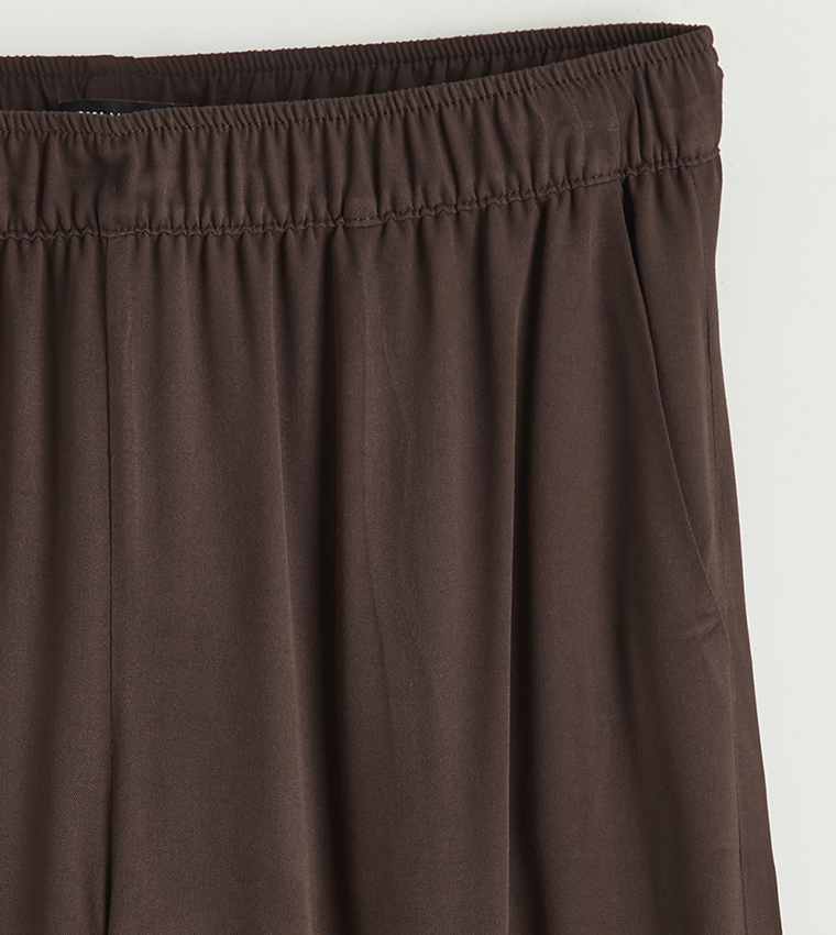 بنطلون بقصة مستقيمة بخصر مرن للمقاسات الكبيرة