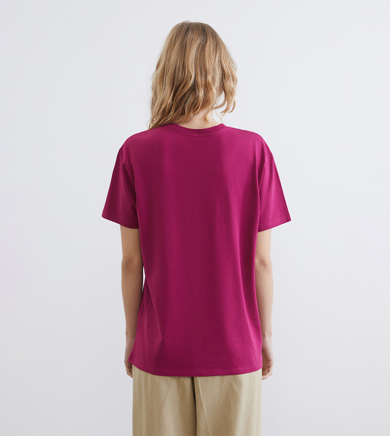 تيشيرت بطبعة بقبة مستديرة