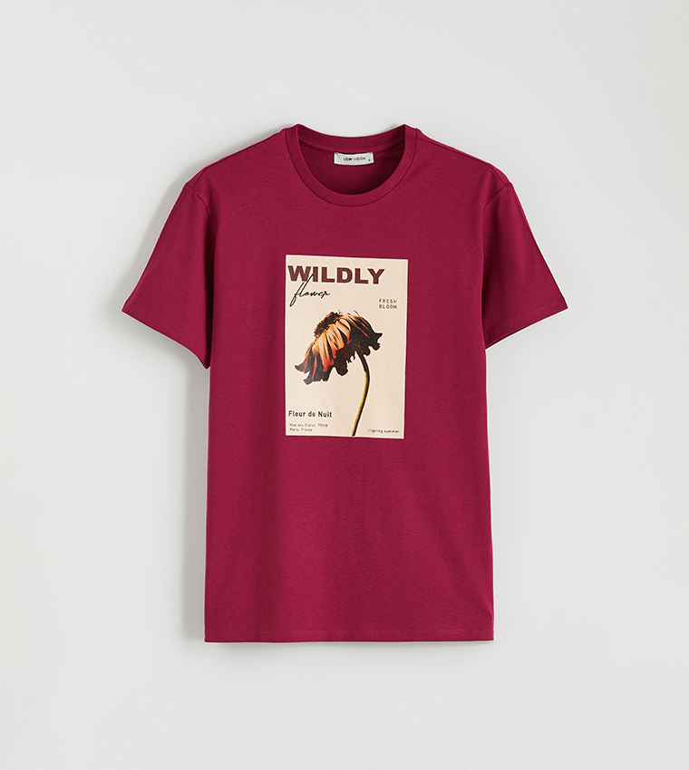 تيشيرت بطبعة بقبة مستديرة