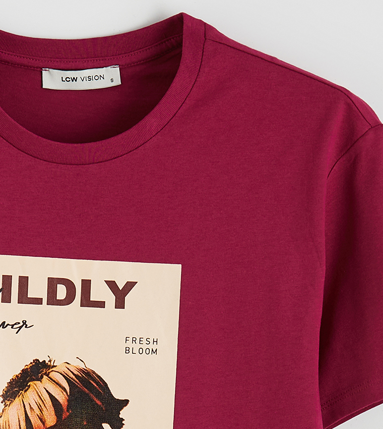 تيشيرت بطبعة بقبة مستديرة