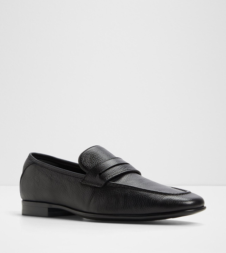 LARAEDE Textured Loafers