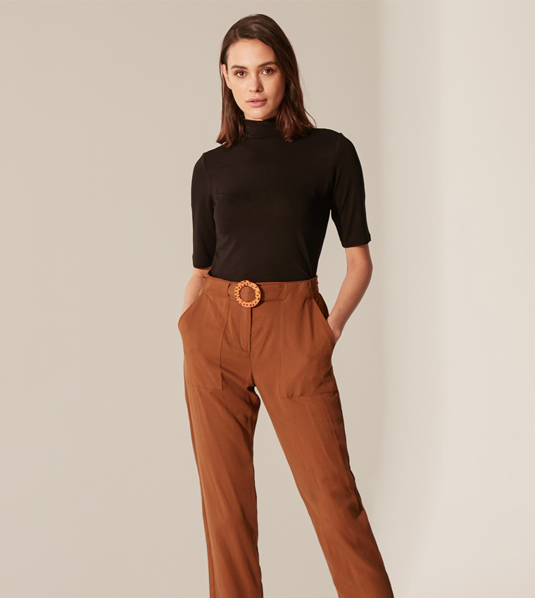 تي شيرت بأكمام قصيرة