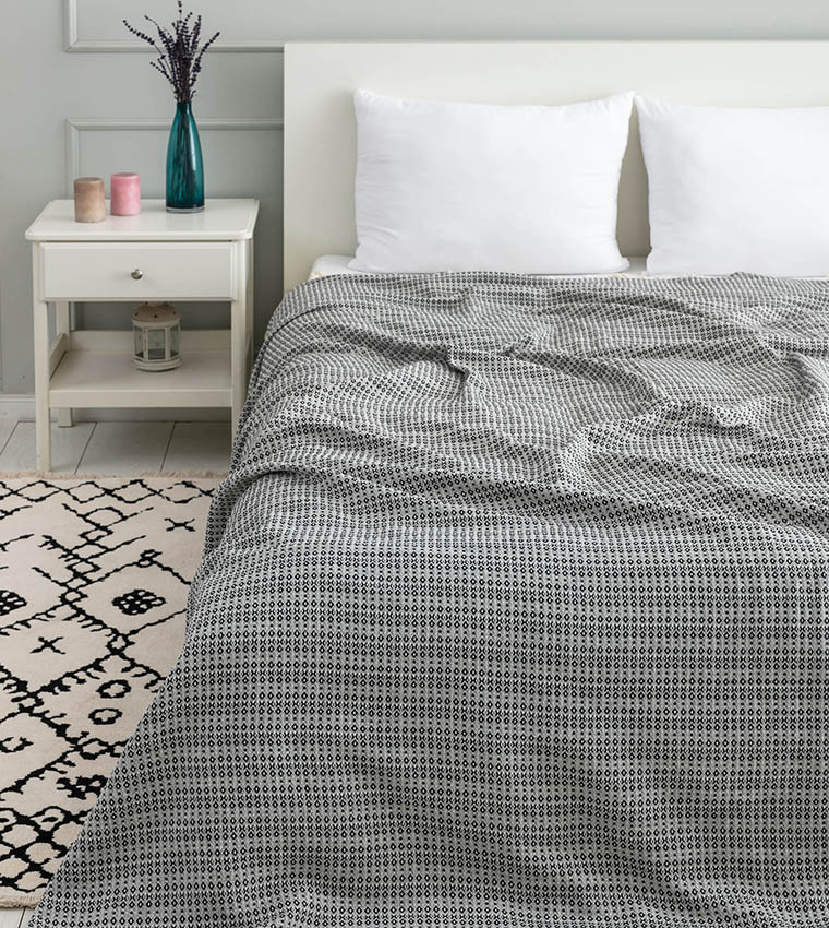 Buy LC Waikiki Double Bedspread Black In Black | 6thStreet Bahrain