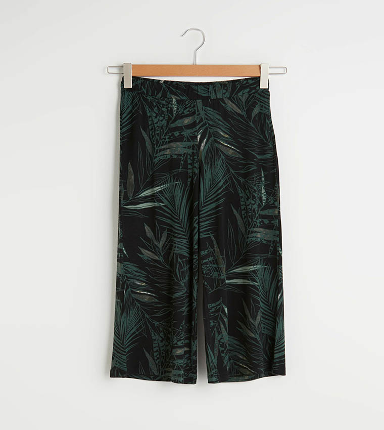 Standard Fit Patterned Capri With Elastic Waist