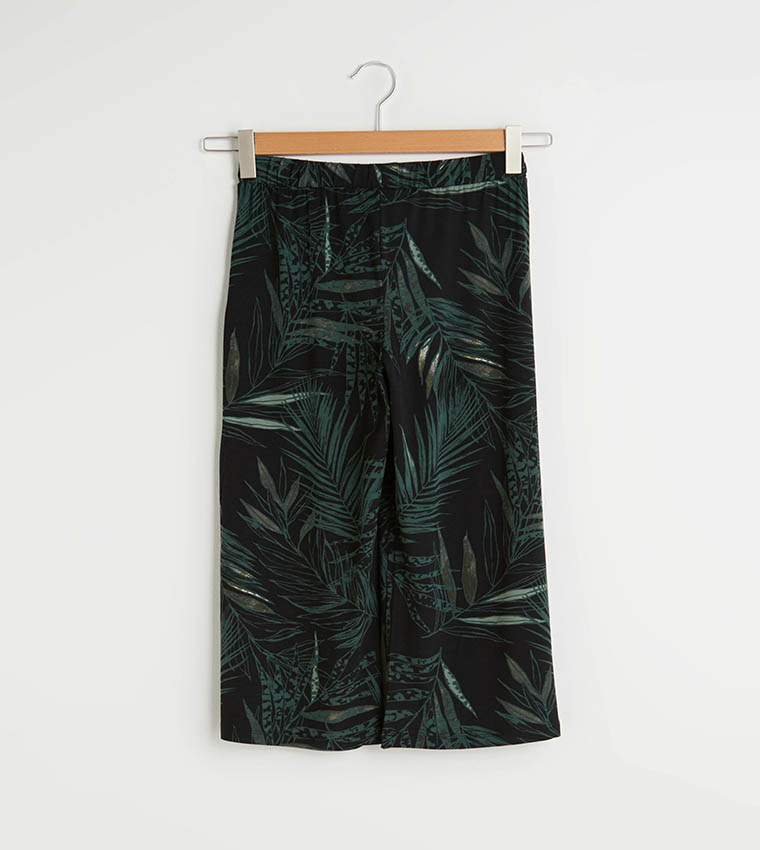 Standard Fit Patterned Capri With Elastic Waist