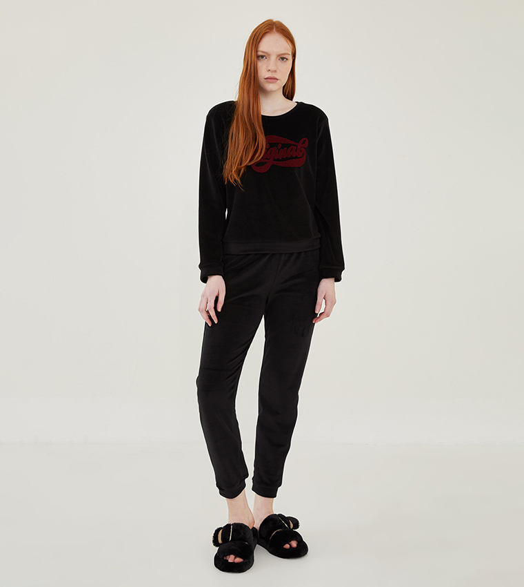 Dream Crew Neck Embroidered Velvet Pajamas Set