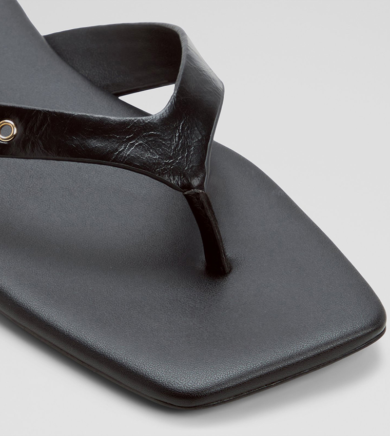 LEONNIA Thong-Strap Flat Sandals