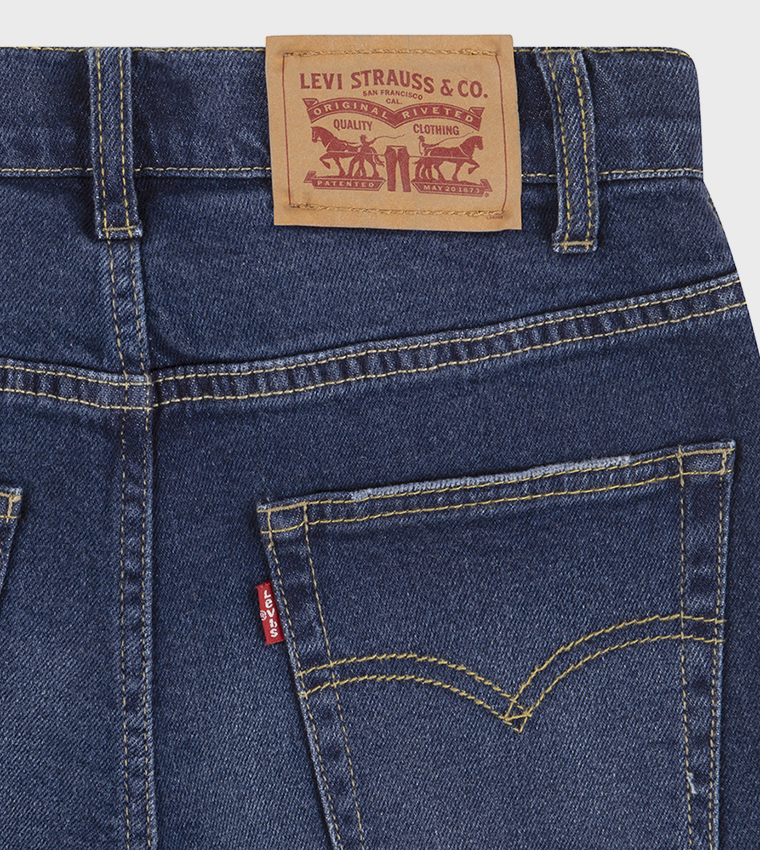 جينز بقصة مستقيمة