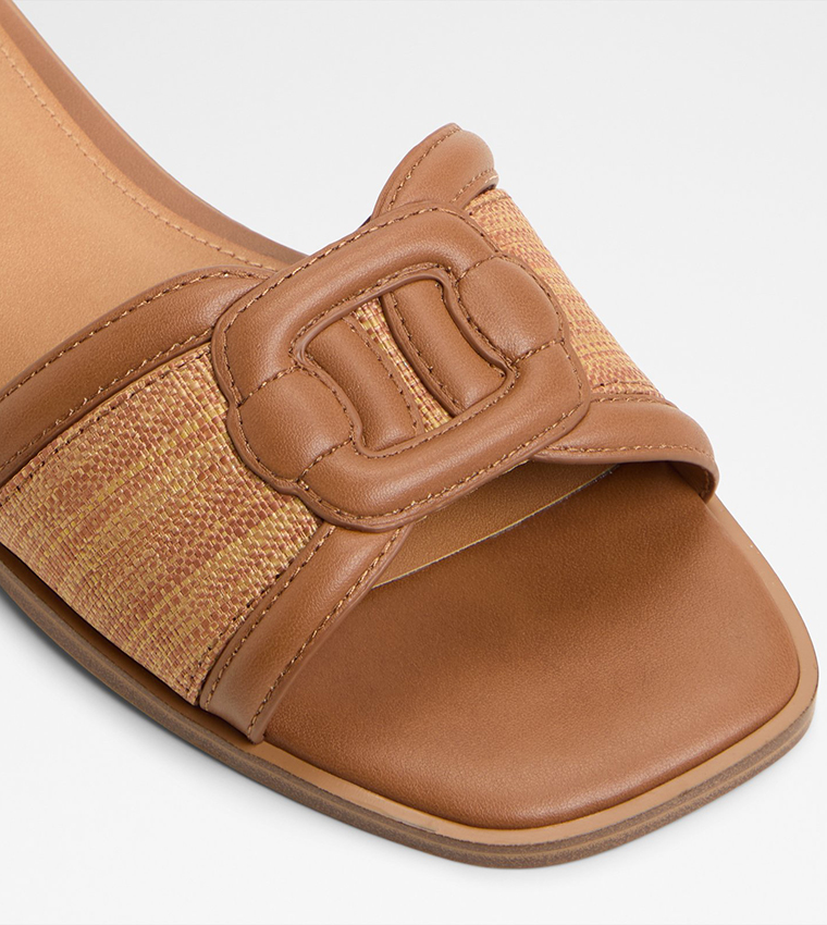LIAUDIN Textured Flat Sandals