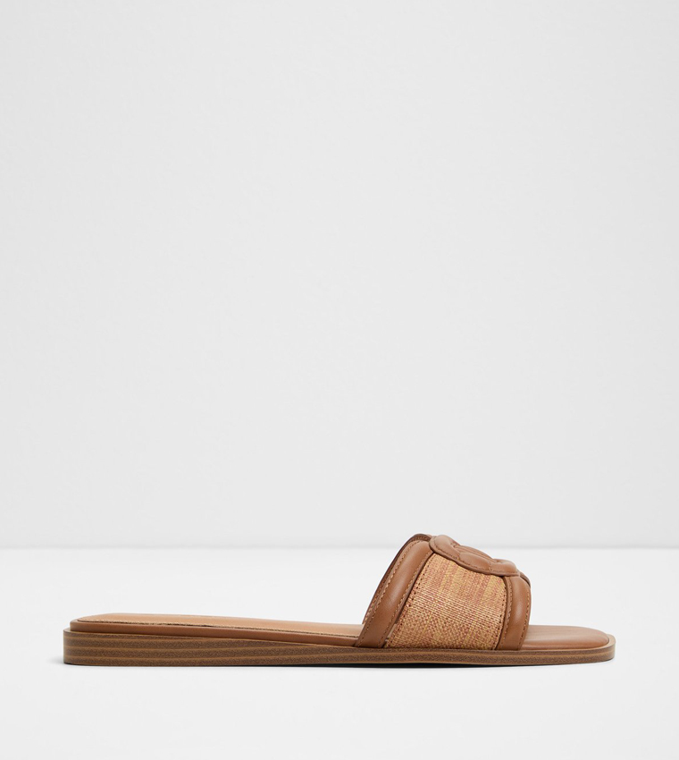 LIAUDIN Textured Flat Sandals