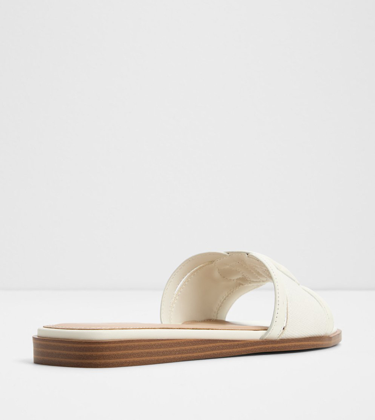 LIAUDIN Textured Flat Sandals