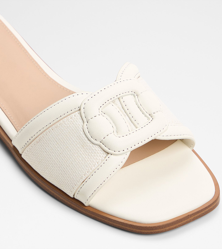 LIAUDIN Textured Flat Sandals