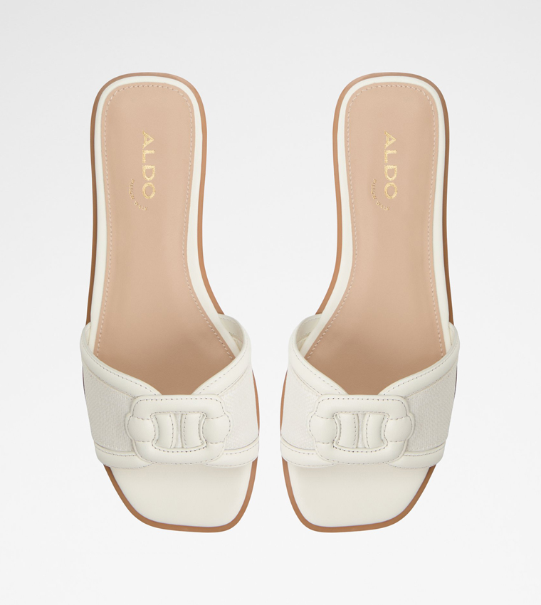 LIAUDIN Textured Flat Sandals