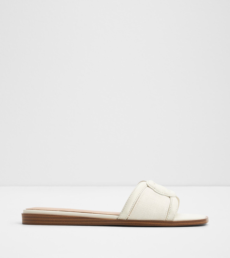LIAUDIN Textured Flat Sandals