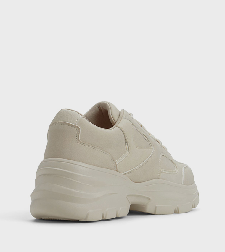 حذاء رياضي ليلاه برباط وسميك