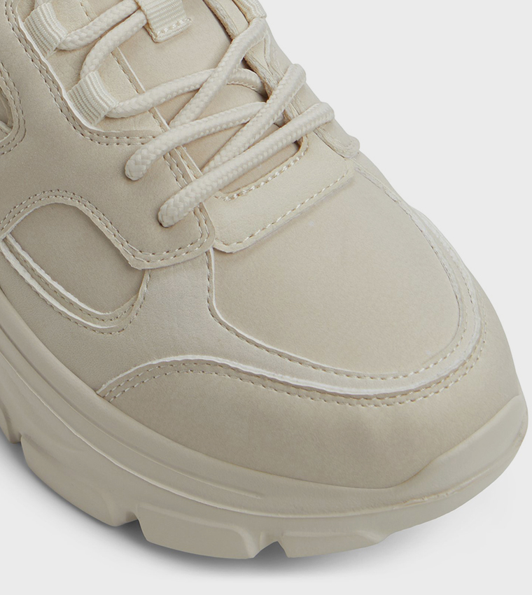 حذاء رياضي ليلاه برباط وسميك