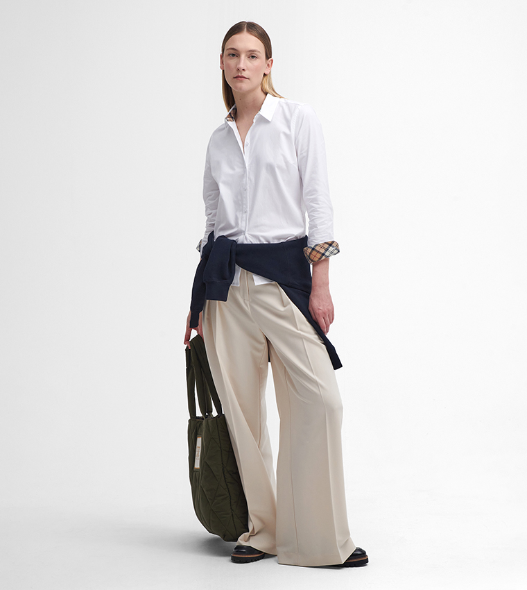 قميص بياقة كلاسيكية وأكمام طويلة