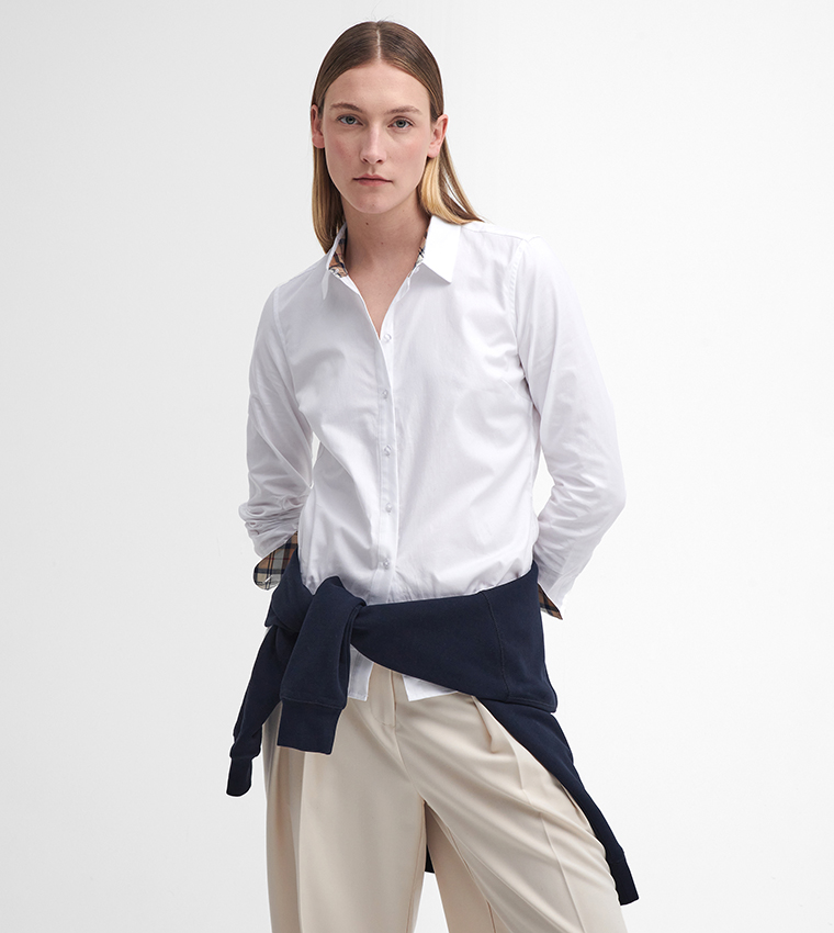 قميص بياقة كلاسيكية وأكمام طويلة