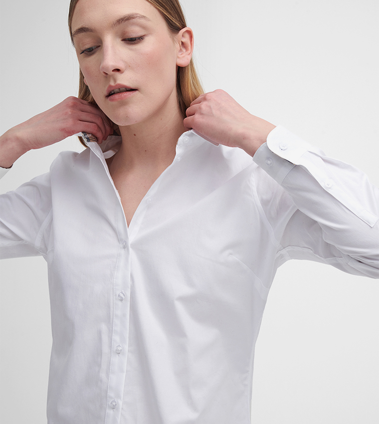 قميص بياقة كلاسيكية وأكمام طويلة