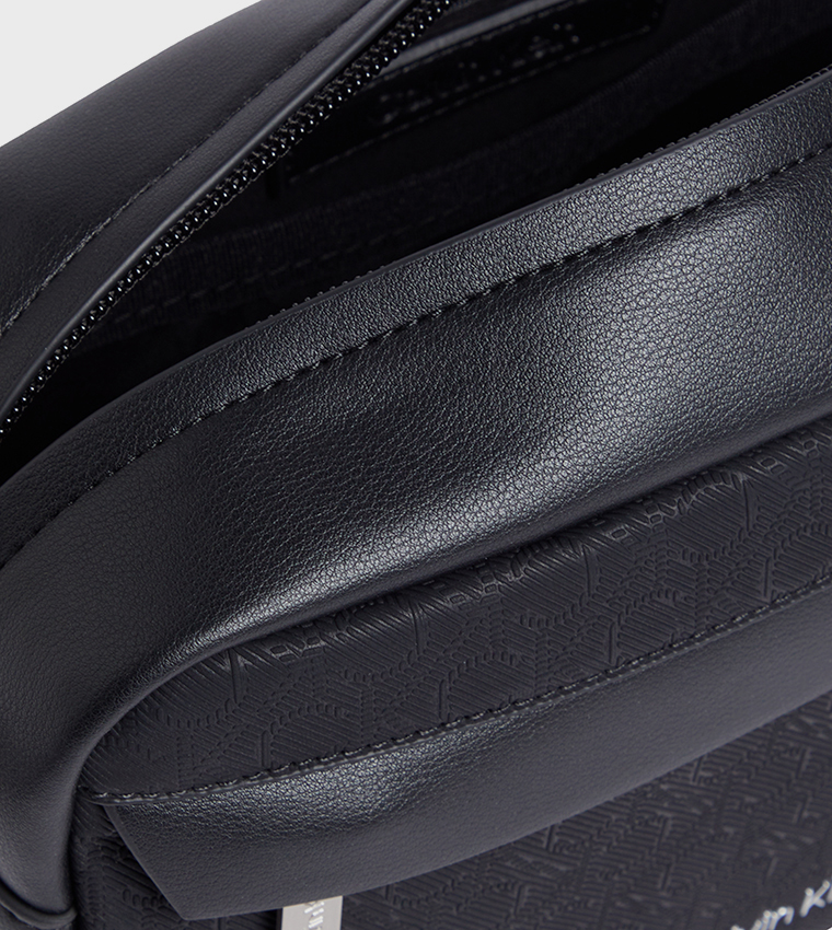 Logo Detail Toiletry Bag