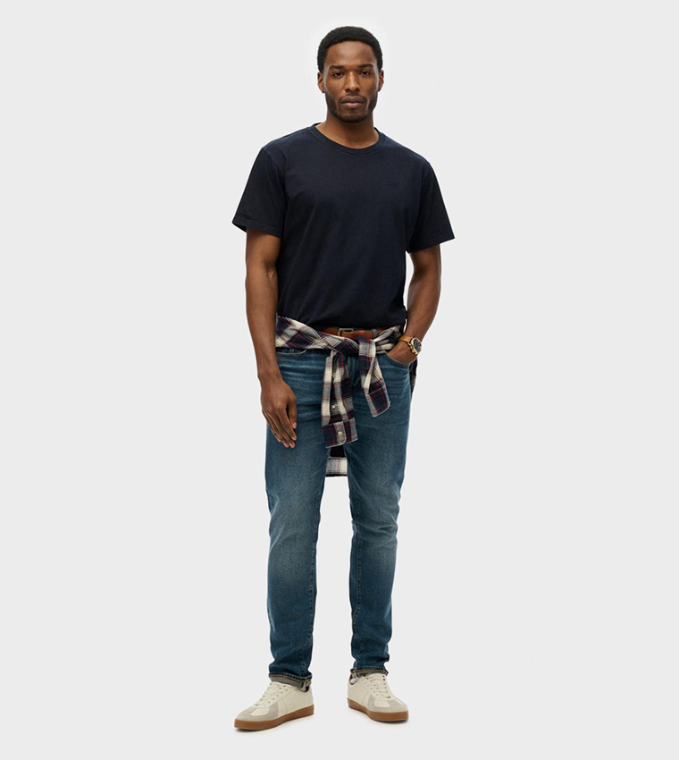 تيشيرت برقبة مستديرة وقصة واسعة