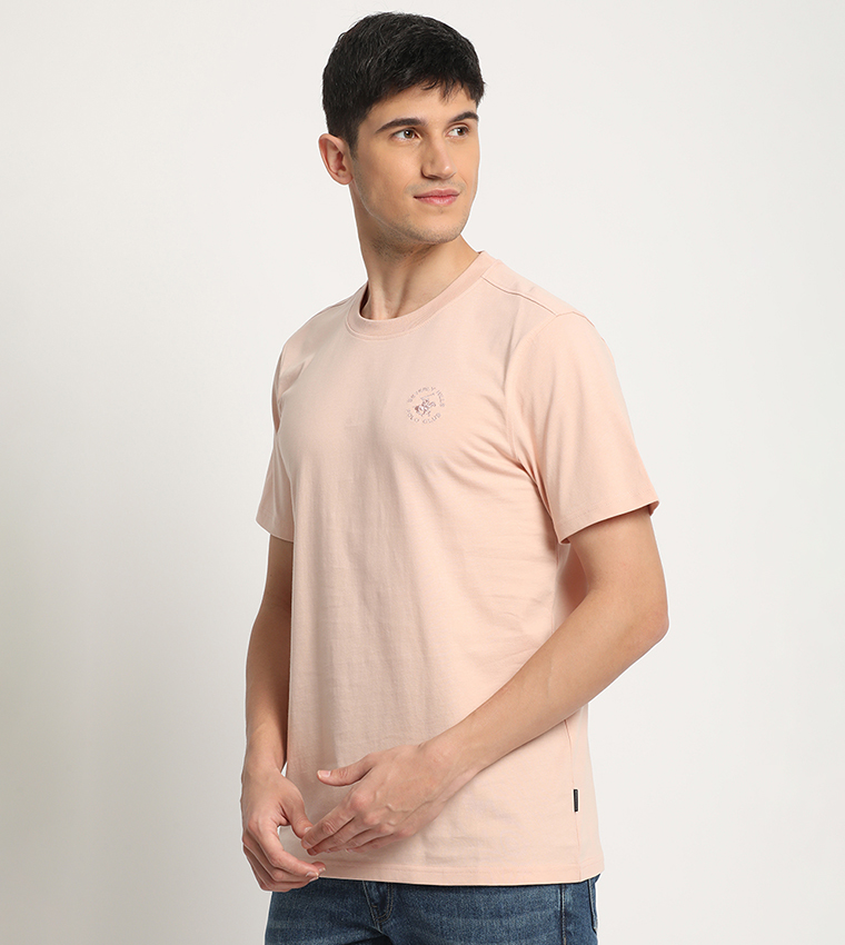 تيشيرت برقبة دائرية وشعار مطرز