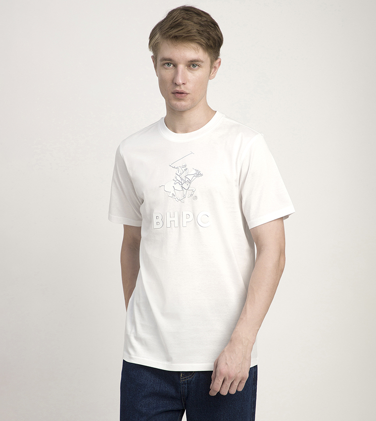 تيشيرت بأكمام قصيرة وطبعة شعار