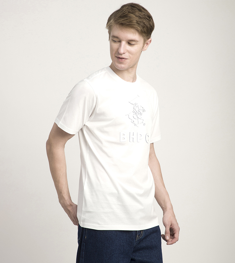 تيشيرت بأكمام قصيرة وطبعة شعار