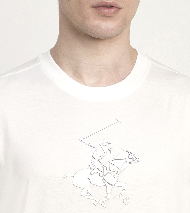 تيشيرت بأكمام قصيرة وطبعة شعار