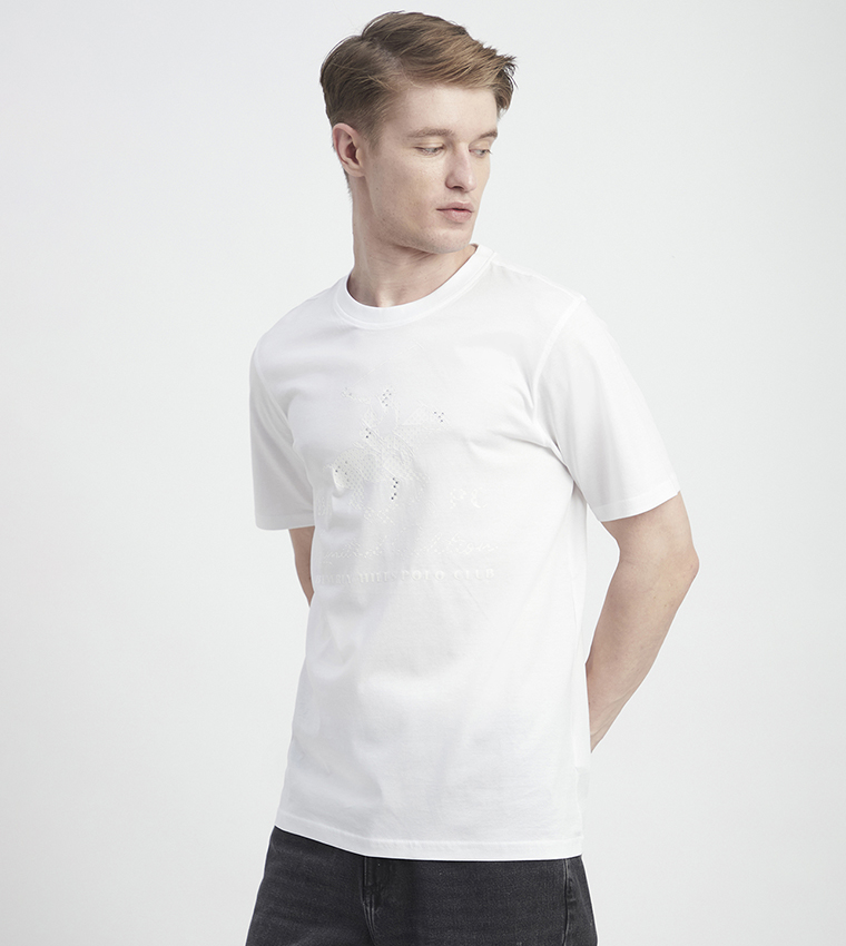 تيشيرت بأكمام قصيرة وطبعة شعار