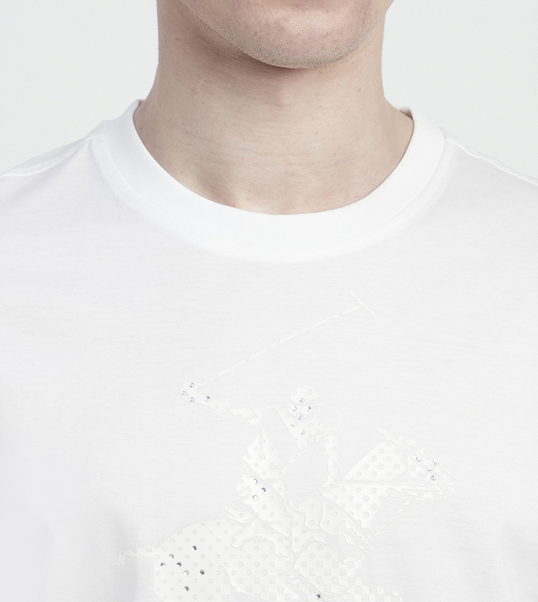 تيشيرت بأكمام قصيرة وطبعة شعار