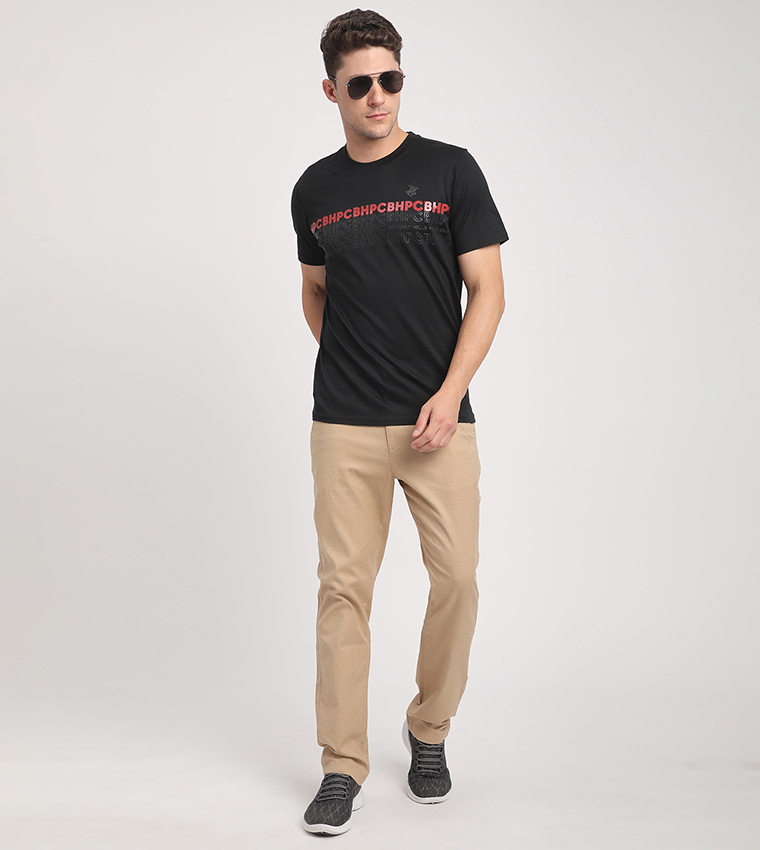 تيشيرت برقبة مستديرة وطبعة شعار 